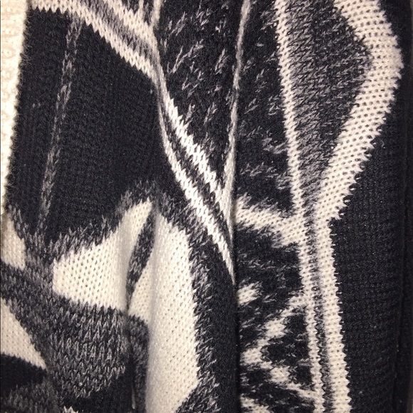 Cardigan - Picture 2 of 4